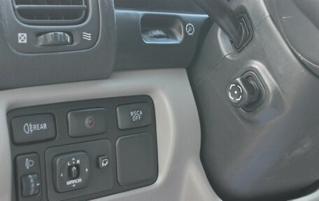 Toyota Land Cruiser 100 рестайлинг 2, 2004 год, 2 145 000 рублей, 16 фотография