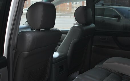 Toyota Land Cruiser 100 рестайлинг 2, 2004 год, 2 145 000 рублей, 17 фотография