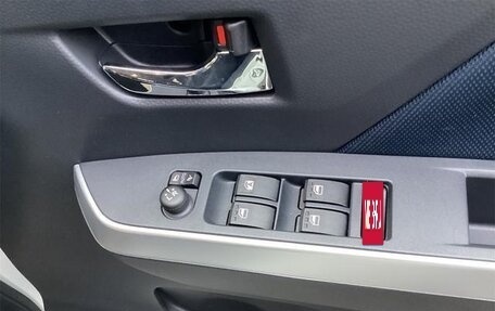 Toyota Roomy I, 2017 год, 700 000 рублей, 11 фотография