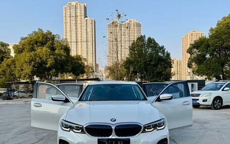 BMW 3 серия, 2021 год, 2 400 000 рублей, 14 фотография