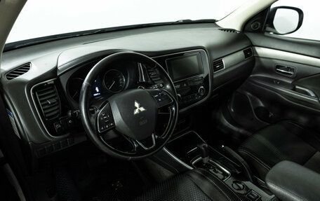 Mitsubishi Outlander III рестайлинг 3, 2018 год, 1 699 777 рублей, 11 фотография