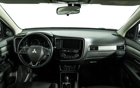 Mitsubishi Outlander III рестайлинг 3, 2018 год, 1 699 777 рублей, 13 фотография