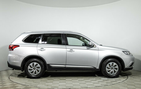 Mitsubishi Outlander III рестайлинг 3, 2018 год, 1 699 777 рублей, 4 фотография