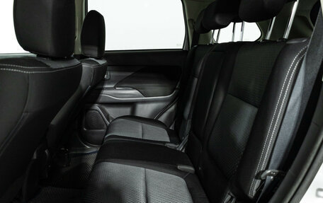 Mitsubishi Outlander III рестайлинг 3, 2018 год, 1 699 777 рублей, 10 фотография