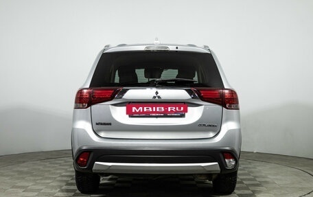 Mitsubishi Outlander III рестайлинг 3, 2018 год, 1 699 777 рублей, 6 фотография