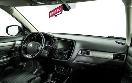 Mitsubishi Outlander III рестайлинг 3, 2018 год, 1 699 777 рублей, 9 фотография