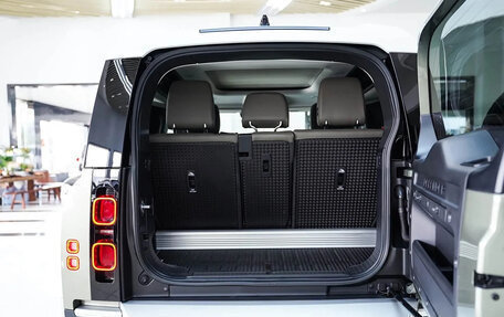 Land Rover Defender II, 2021 год, 10 180 000 рублей, 16 фотография