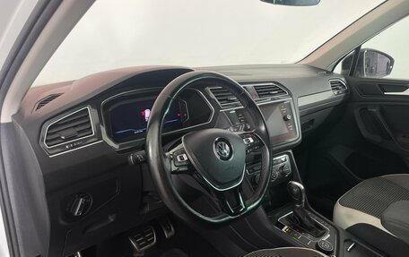 Volkswagen Tiguan II, 2019 год, 2 104 000 рублей, 10 фотография