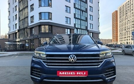 Volkswagen Touareg III, 2018 год, 5 700 000 рублей, 2 фотография