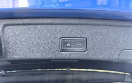 Volkswagen Touareg III, 2018 год, 5 700 000 рублей, 7 фотография