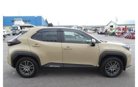 Toyota Yaris Cross, 2022 год, 1 650 000 рублей, 4 фотография