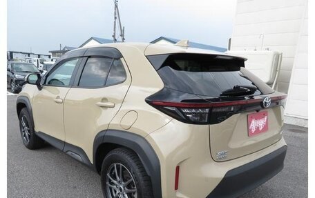 Toyota Yaris Cross, 2022 год, 1 650 000 рублей, 6 фотография