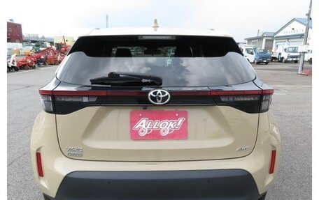 Toyota Yaris Cross, 2022 год, 1 650 000 рублей, 7 фотография