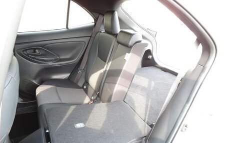 Toyota Yaris Cross, 2022 год, 1 650 000 рублей, 13 фотография