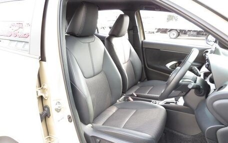 Toyota Yaris Cross, 2022 год, 1 650 000 рублей, 9 фотография