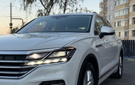 Volkswagen Touareg III, 2018 год, 3 825 000 рублей, 2 фотография