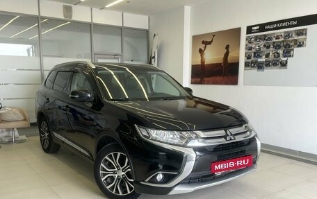 Mitsubishi Outlander III рестайлинг 3, 2017 год, 1 970 000 рублей, 3 фотография