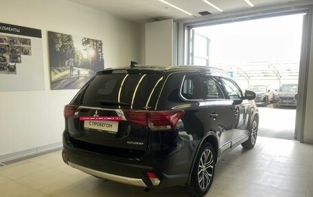 Mitsubishi Outlander III рестайлинг 3, 2017 год, 1 970 000 рублей, 4 фотография