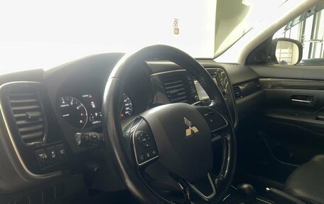 Mitsubishi Outlander III рестайлинг 3, 2017 год, 1 970 000 рублей, 7 фотография