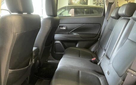 Mitsubishi Outlander III рестайлинг 3, 2017 год, 1 970 000 рублей, 9 фотография