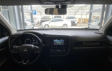 Mitsubishi Outlander III рестайлинг 3, 2017 год, 1 970 000 рублей, 10 фотография