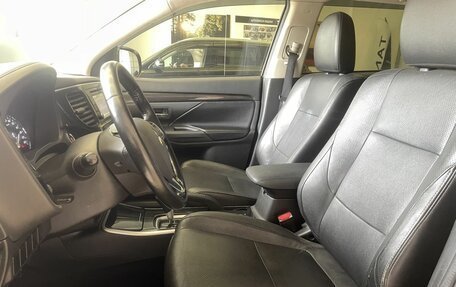 Mitsubishi Outlander III рестайлинг 3, 2017 год, 1 970 000 рублей, 8 фотография