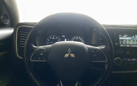 Mitsubishi Outlander III рестайлинг 3, 2017 год, 1 970 000 рублей, 11 фотография