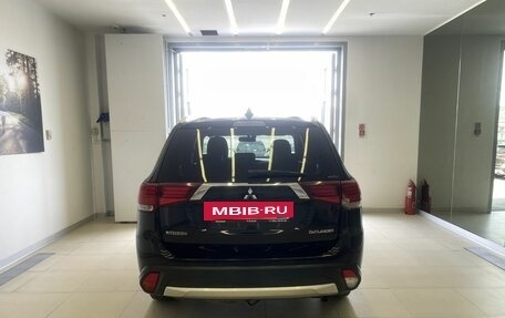 Mitsubishi Outlander III рестайлинг 3, 2017 год, 1 970 000 рублей, 5 фотография