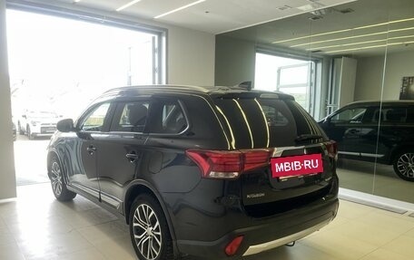 Mitsubishi Outlander III рестайлинг 3, 2017 год, 1 970 000 рублей, 6 фотография