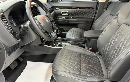 Mitsubishi Outlander III рестайлинг 3, 2022 год, 2 200 007 рублей, 9 фотография