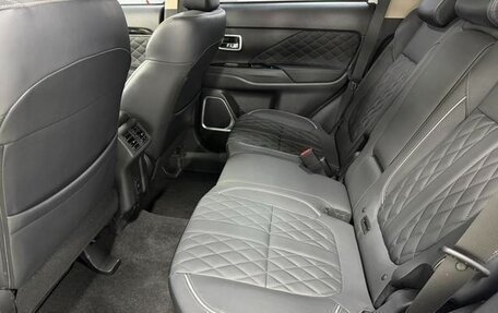 Mitsubishi Outlander III рестайлинг 3, 2022 год, 2 200 007 рублей, 19 фотография