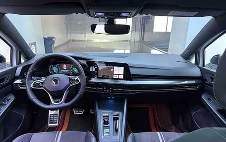 Volkswagen Golf VIII, 2023 год, 1 820 000 рублей, 12 фотография