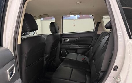 Mitsubishi Outlander III рестайлинг 3, 2021 год, 12 фотография