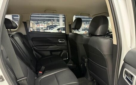 Mitsubishi Outlander III рестайлинг 3, 2021 год, 11 фотография