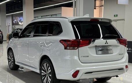 Mitsubishi Outlander III рестайлинг 3, 2021 год, 4 фотография