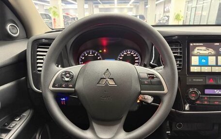 Mitsubishi Outlander III рестайлинг 3, 2021 год, 8 фотография