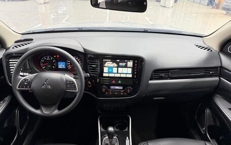 Mitsubishi Outlander III рестайлинг 3, 2021 год, 7 фотография