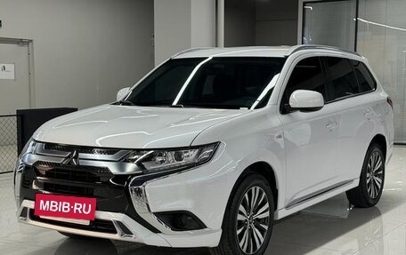 Mitsubishi Outlander III рестайлинг 3, 2021 год, 3 фотография