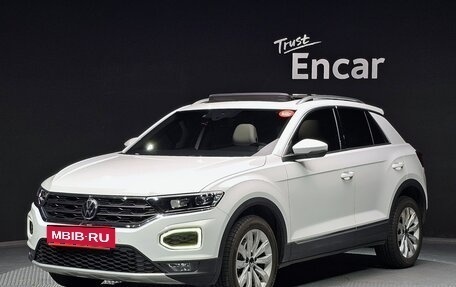 Volkswagen T-Roc I, 2022 год, 1 820 000 рублей, 1 фотография