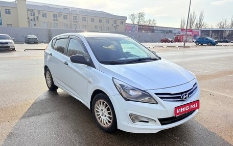 Hyundai Solaris II рестайлинг, 2015 год, 835 000 рублей, 1 фотография