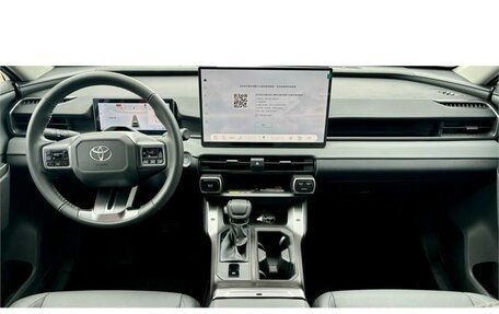 Toyota RAV4, 2026 год, 5 370 000 рублей, 13 фотография