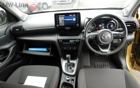 Toyota Yaris Cross, 2022 год, 1 645 000 рублей, 13 фотография