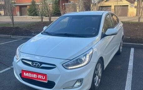 Hyundai Solaris II рестайлинг, 2013 год, 735 000 рублей, 1 фотография