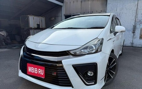 Toyota Prius Alpha I (ZVW40/41), 2021 год, 1 490 000 рублей, 1 фотография