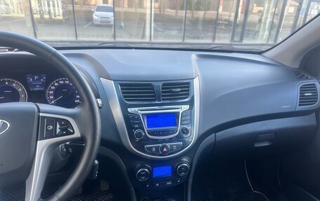 Hyundai Solaris II рестайлинг, 2013 год, 735 000 рублей, 8 фотография