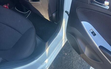 Hyundai Solaris II рестайлинг, 2013 год, 735 000 рублей, 13 фотография