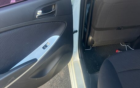 Hyundai Solaris II рестайлинг, 2013 год, 735 000 рублей, 16 фотография