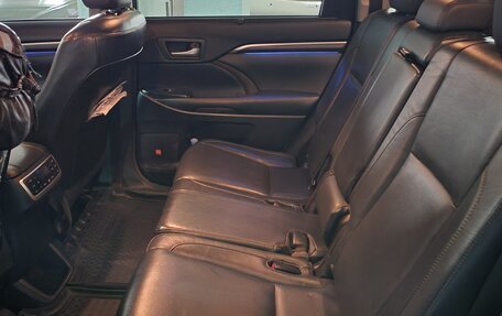 Toyota Highlander III, 2014 год, 2 550 000 рублей, 11 фотография