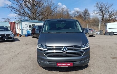 Volkswagen Multivan T6 рестайлинг, 2022 год, 9 190 000 рублей, 2 фотография