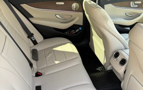 Mercedes-Benz E-Класс, 2020 год, 4 500 000 рублей, 4 фотография